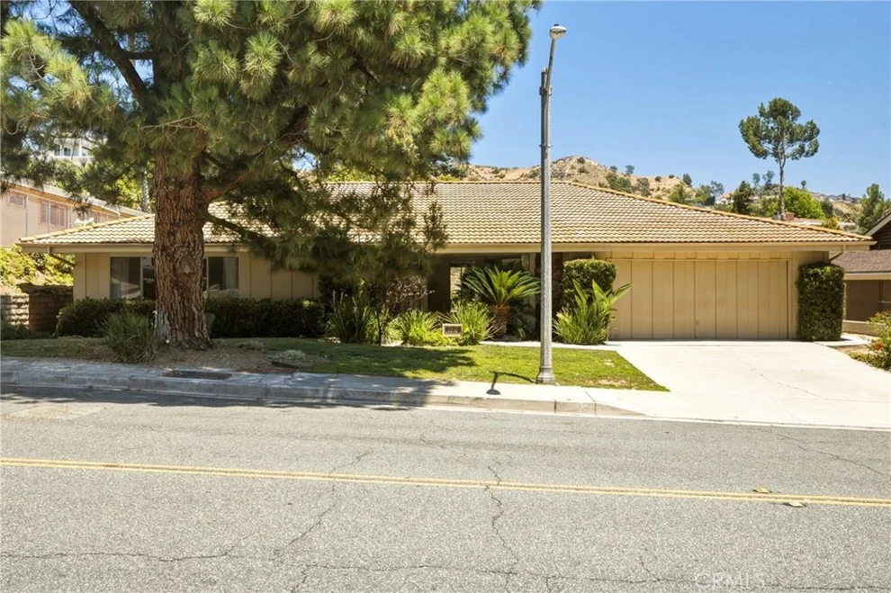 Unit for sale at 1716 Greenbriar Road, Glendale, CA 91207