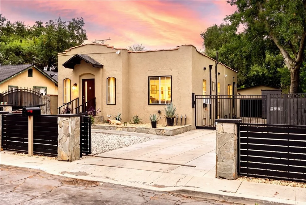 Unit for sale at 868 W Calaveras, Altadena, CA 91001