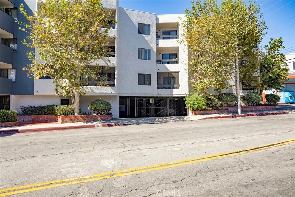 Unit for sale at 1037 N Vista, Los Angeles, CA 90046