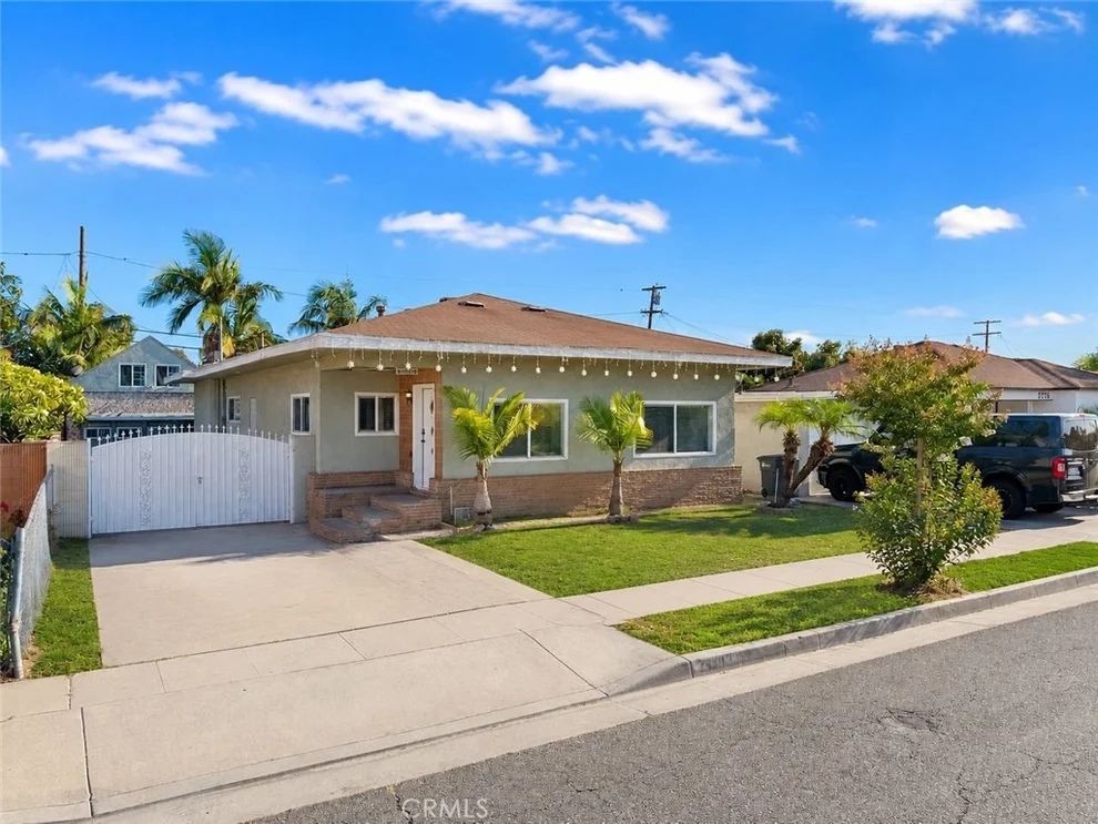 Unit for sale at 2980 Oakwood Avenue, Lynwood, CA 90262