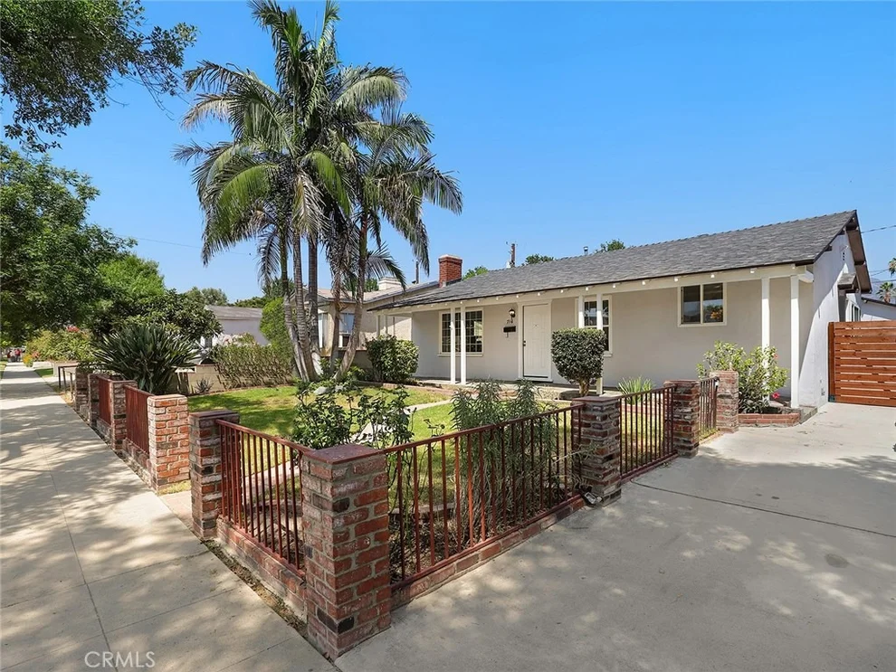 Unit for sale at 714 N Beachwood Drive, Burbank, CA 91506
