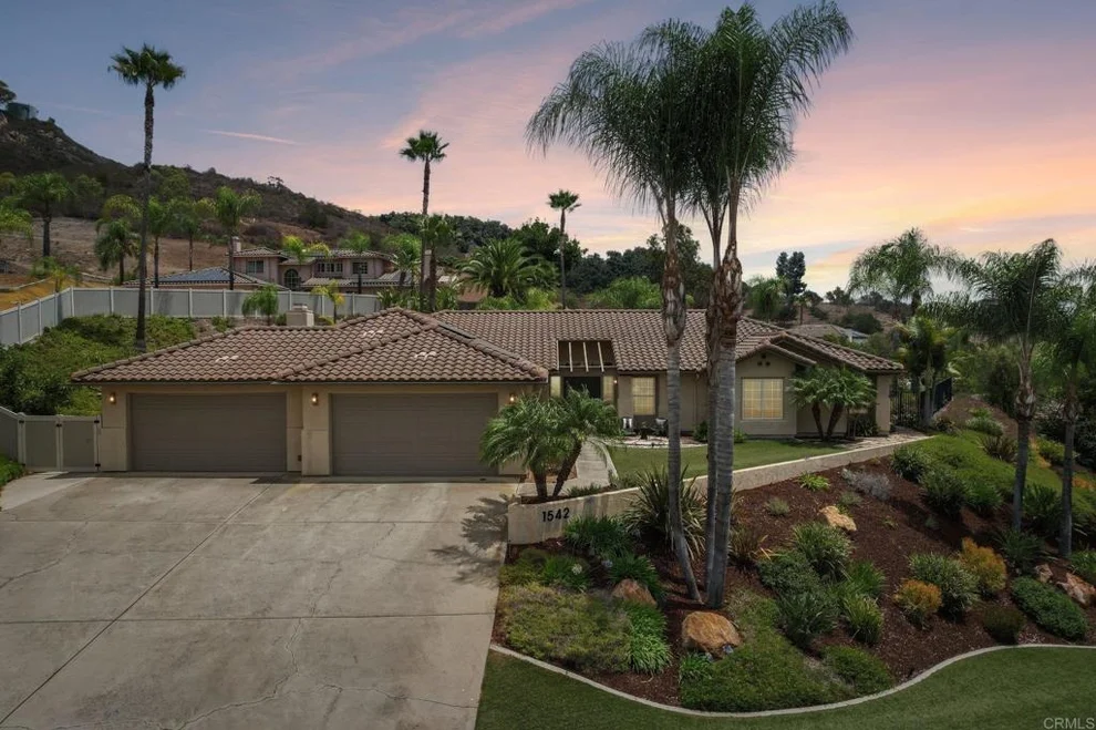 Unit for sale at 1542 Glasgow Ln, Escondido, CA 92027