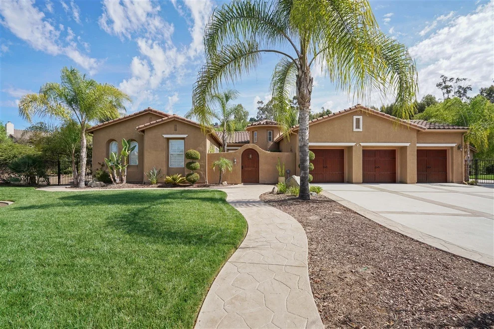 Unit for sale at 26185 Wyndemere Ct., Escondido, CA 92026