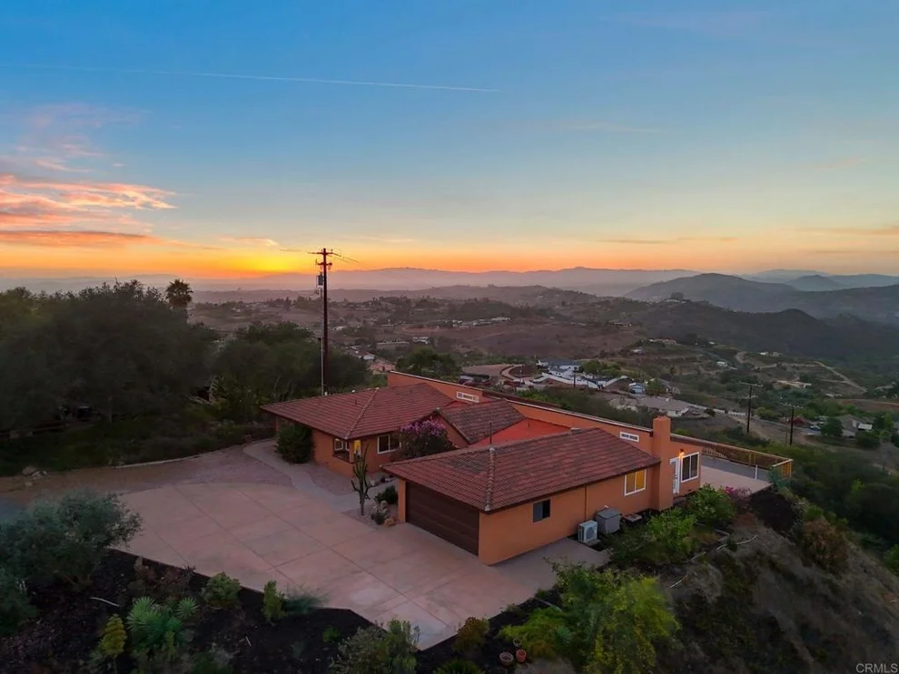 Unit for sale at 30603 Roadrunner, Valley Center, CA 92082