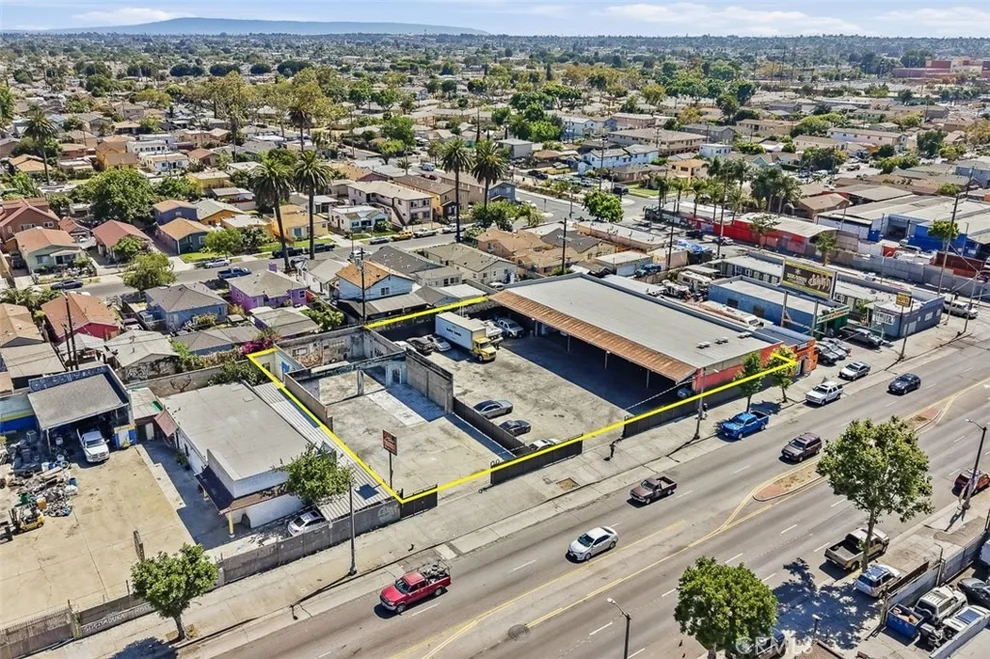 Unit for sale at 818 828 E Manchester Avenue, Los Angeles, CA 90001