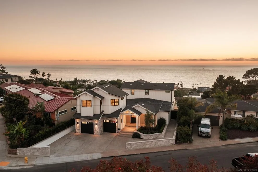 Unit for sale at 1185 Barcelona Dr, San Diego, CA 92107