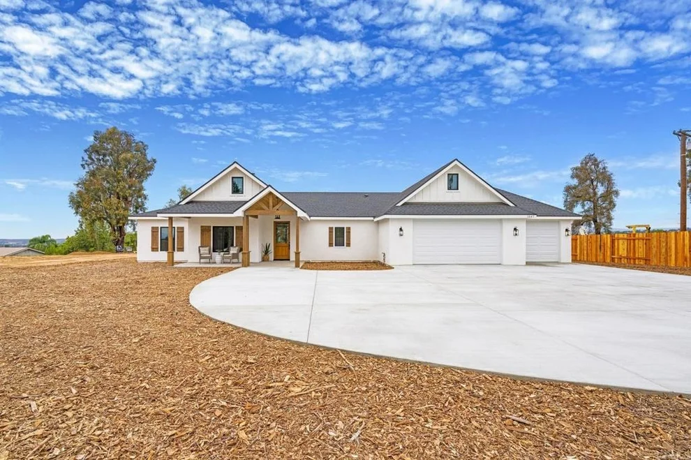 Unit for sale at 1547 Dickey Street, Fallbrook, CA 92028