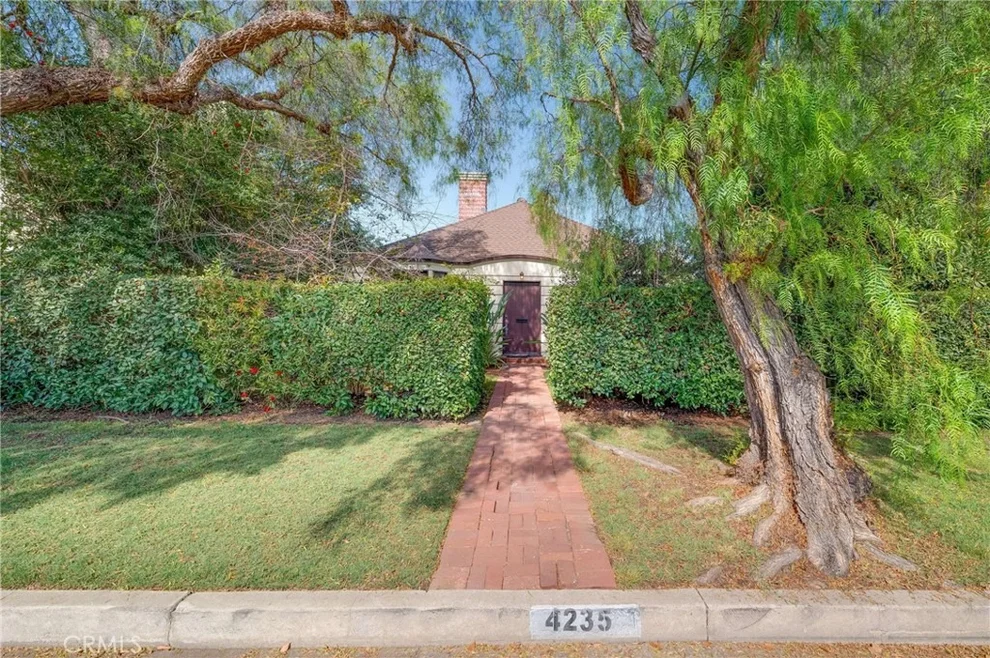 Unit for sale at 4235 Pepperwood, Long Beach, CA 90808