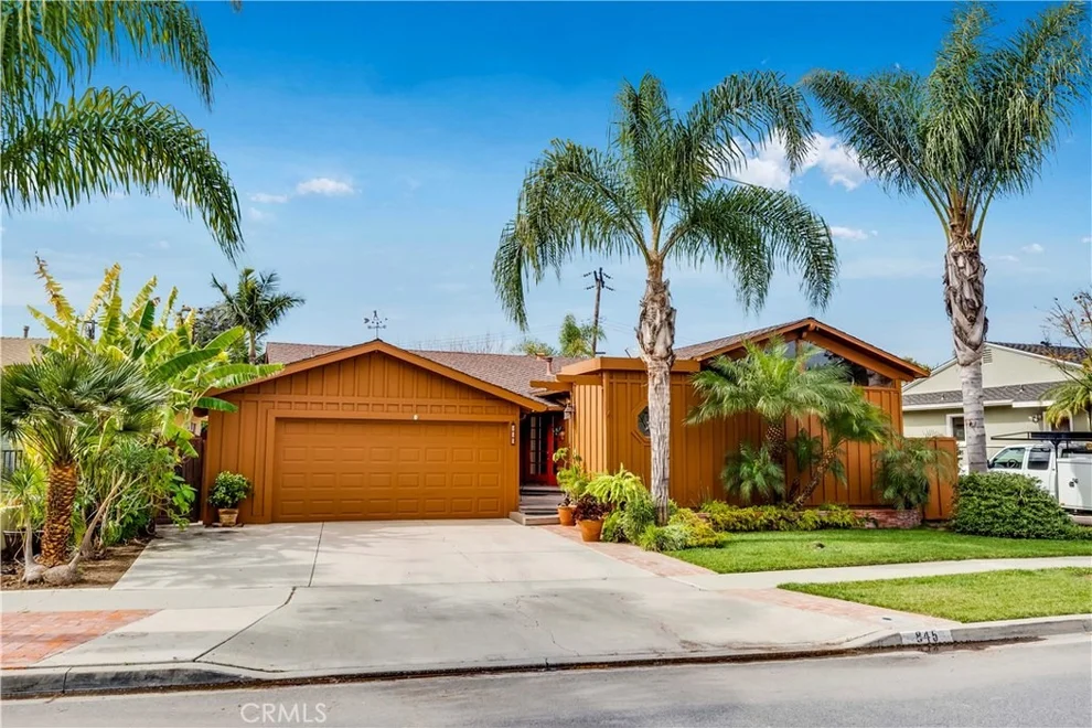 Unit for sale at 845 Stevely Avenue, Long Beach, CA 90815