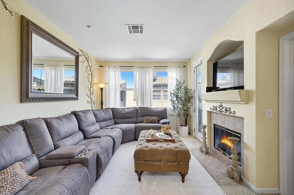 Unit for sale at 380 Callesita Mariola, Chula Vista, CA 91914