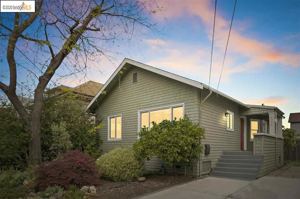 Unit for sale at 568 62nd St, Oakland, CA 94609