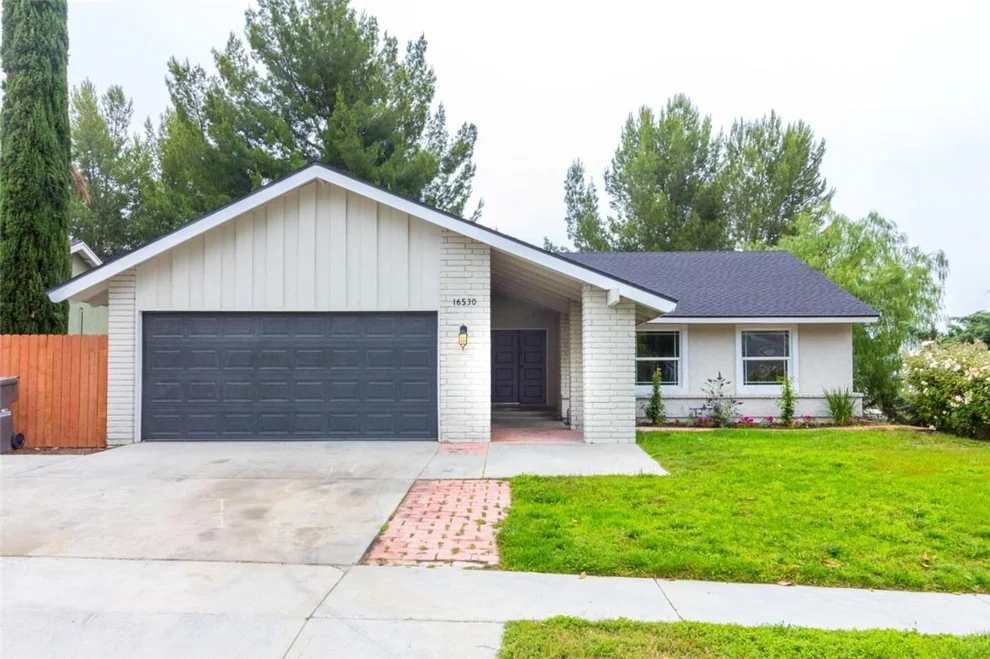 Unit for sale at 16530 Fairglade Street, Canyon Country, CA 91387
