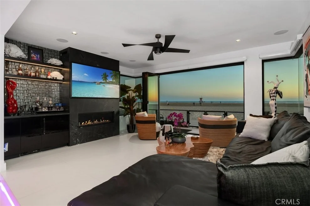 Unit for sale at 1904 W Oceanfront, Newport Beach, CA 92663