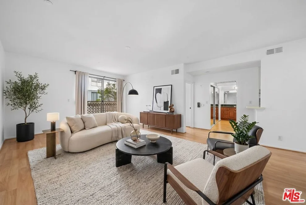 Unit for sale at 533 S St Andrews Place, Los Angeles, CA 90020