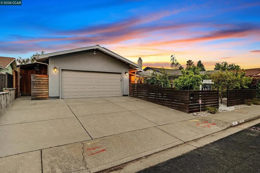 Unit for sale at 335 Lakeside Ct, Martinez, CA 94553