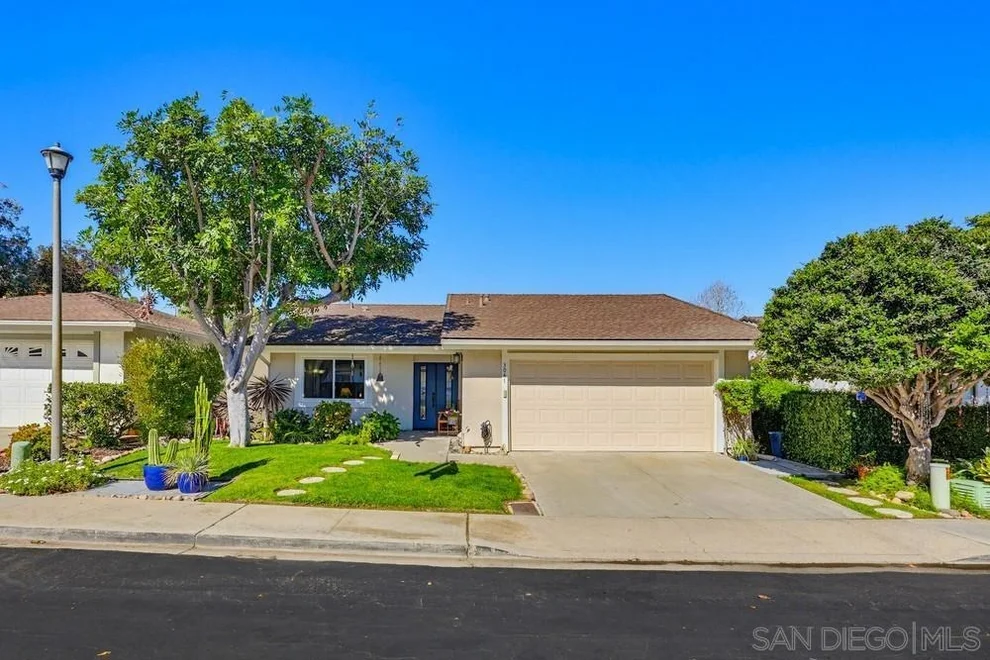 Unit for sale at 3041 Caminito Arenoso, San Diego, CA 92117