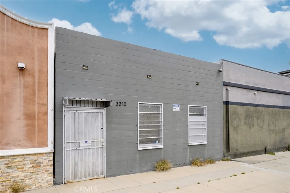 Unit for sale at 3210 N San Fernando, Burbank, CA 91504