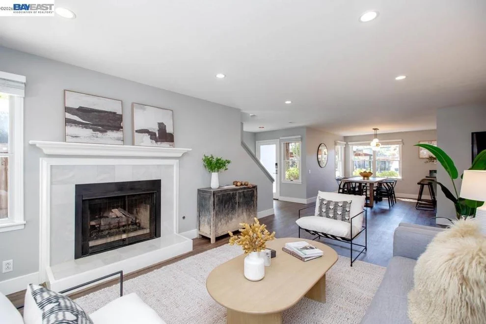 Unit for sale at 641 Centre Ct, Alameda, CA 94502