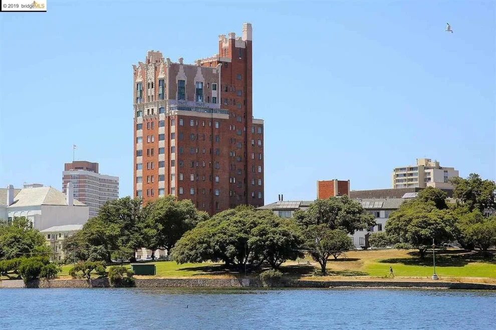 Unit for sale at 492 Staten Ave, Oakland, CA 94610