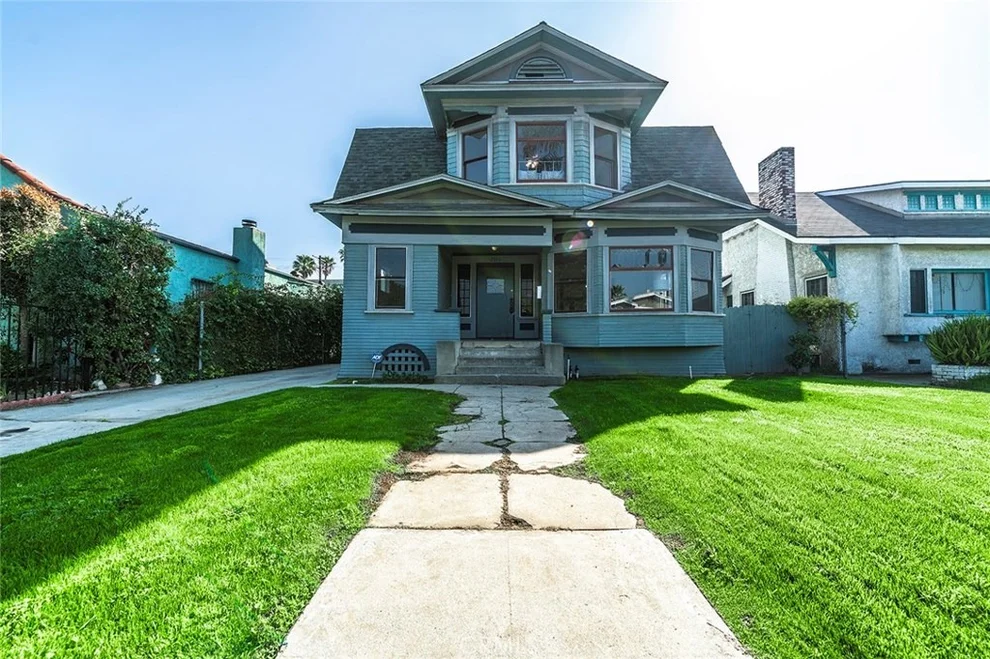 Unit for sale at 2366 W 21st Street, Los Angeles, CA 90018