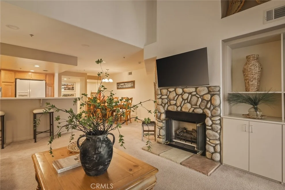 Unit for sale at 306 Villa Way, Lake Arrowhead, CA 92352