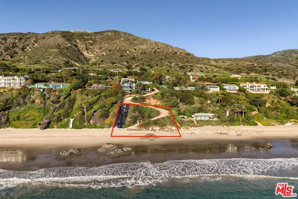 Unit for sale at 33398 Pacific Coast Highway, Malibu, CA 90265