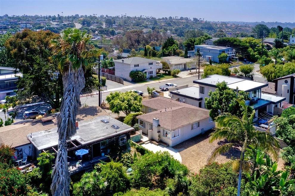 Unit for sale at 1722 Mackinnon Ave, Cardiff By The Sea, CA 92007