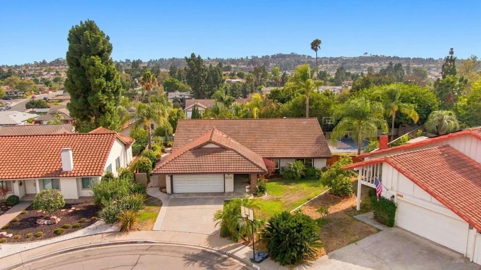 Unit for sale at 12579 Cresta Pl, San Diego, CA 92128