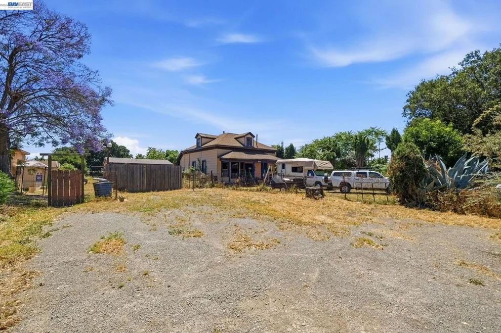 Unit for sale at 559 Old Canyon Rd, Fremont, CA 94536