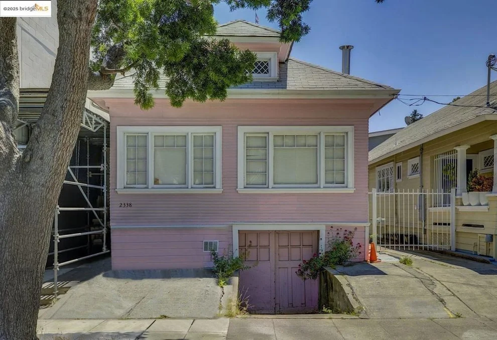 Unit for sale at 2338 Waverly St, Oakland, CA 94612