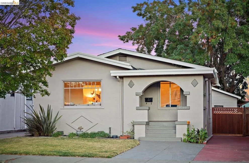 Unit for sale at 2700 55th Ave, Oakland, CA 94605