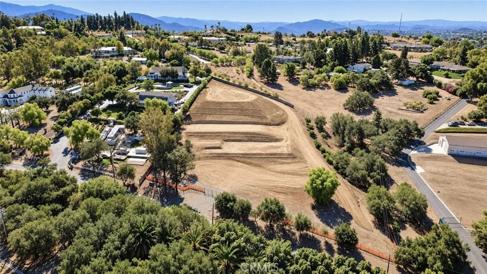 Unit for sale at 3261 Live Oak Park, Fallbrook, CA 92028