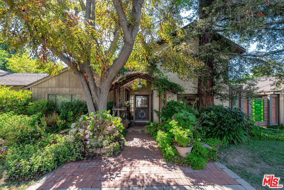 Unit for sale at 15203 Camarillo Street, Sherman Oaks, CA 91403