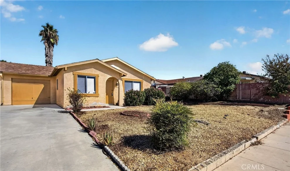 Unit for sale at 1964 W Oakland Avenue, Hemet, CA 92545