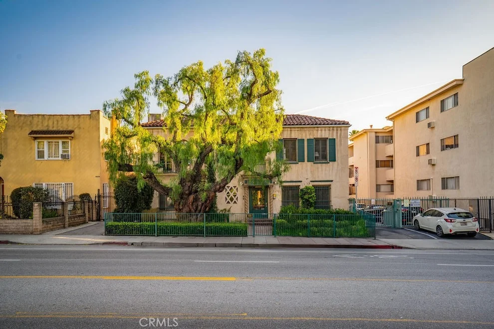 Unit for sale at 5424 Franklin Avenue, Los Angeles, CA 90027