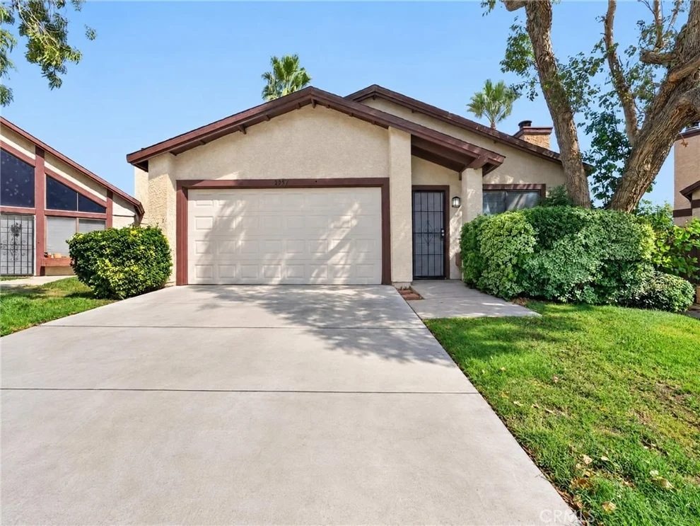 Unit for sale at 2957 E Avenue R2, Palmdale, CA 93550