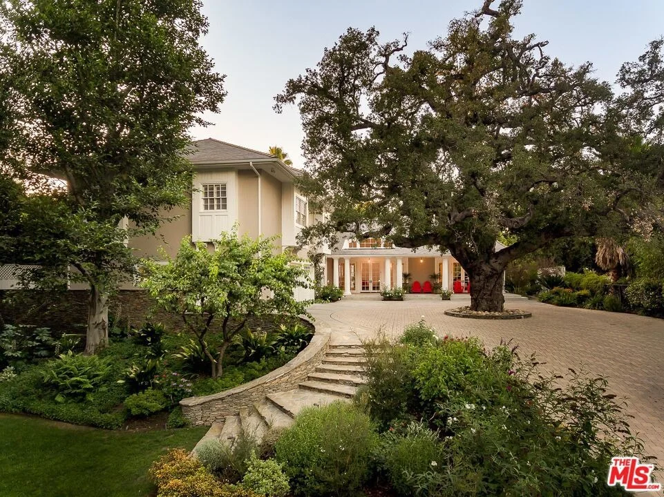 Unit for sale at 17417 Rancho Street, Encino, CA 91316