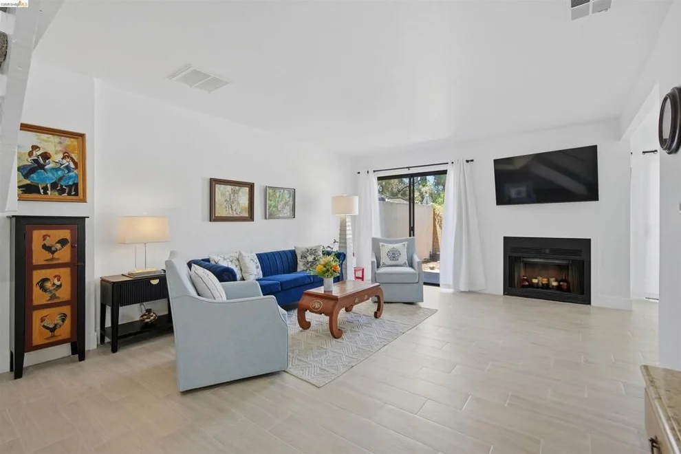 Unit for sale at 25 Bud Ct, Pleasant Hill, CA 94523