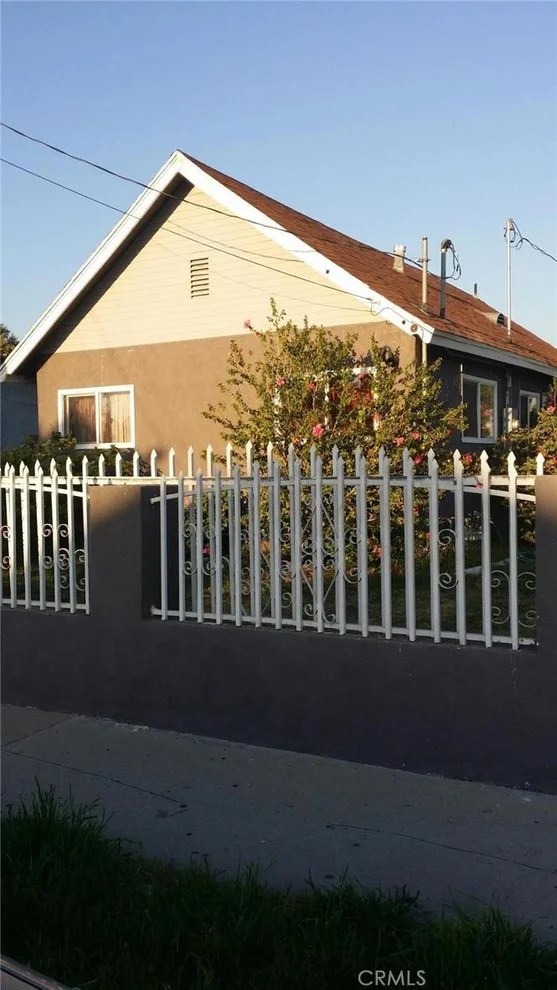 Unit for sale at 9546 9548 Grape Street, Los Angeles, CA 90002