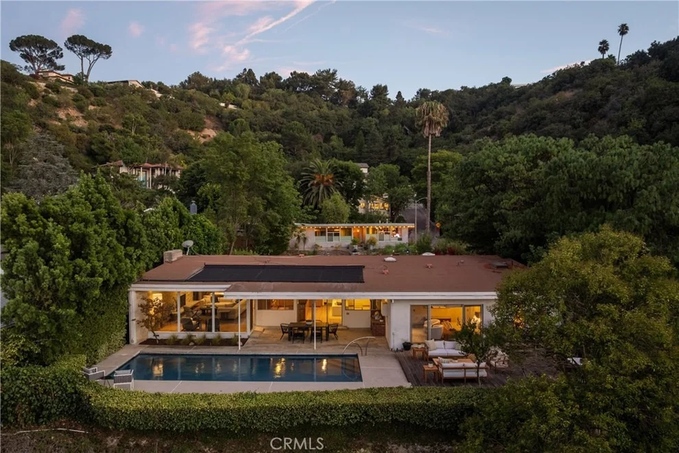 Unit for sale at 3511 Stonehill Place, Sherman Oaks, CA 91423