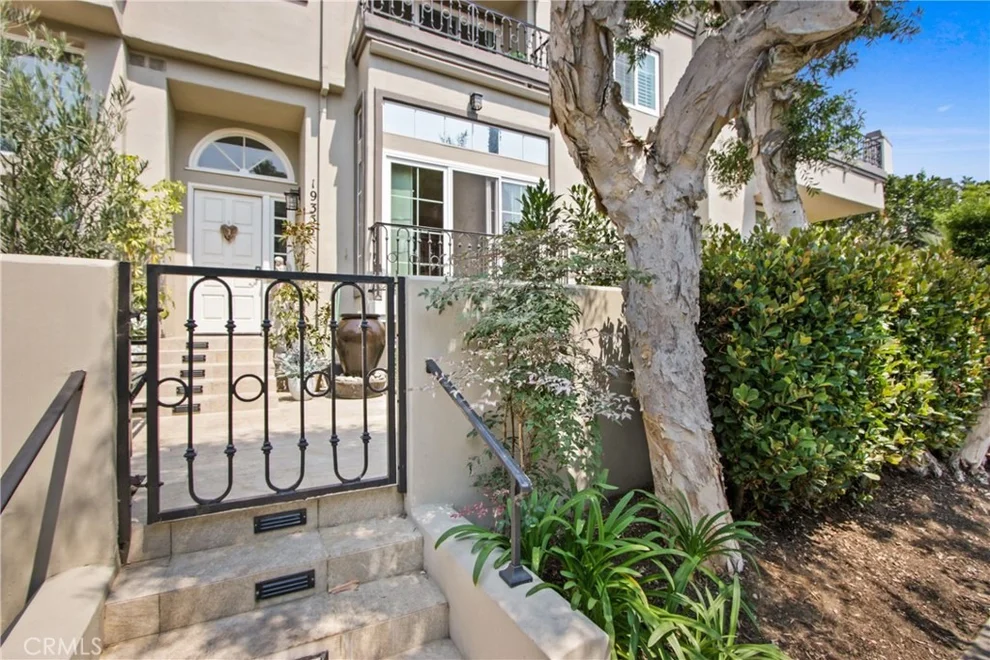 Unit for sale at 19355 Maidstone, Huntington Beach, CA 92648