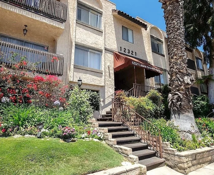 Unit for sale at 12321 Riverside Dr, Studio City, CA 91607