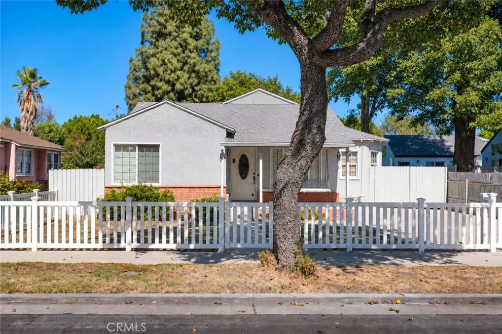 Unit for sale at 16819 Wyandotte Street, Lake Balboa, CA 91406