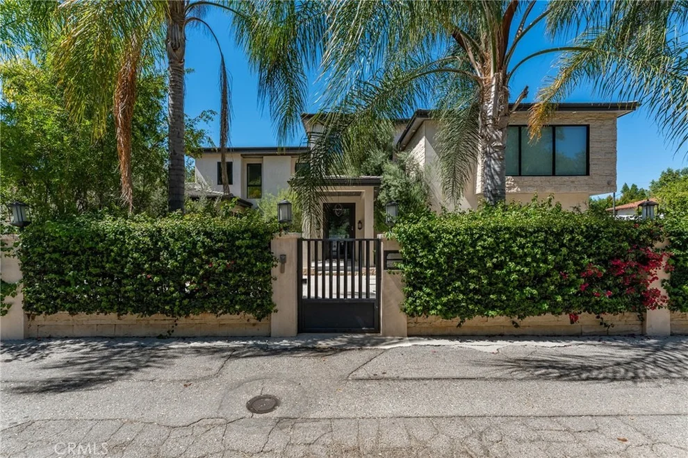 Unit for sale at 5334 Encino Avenue, Encino, CA 91316