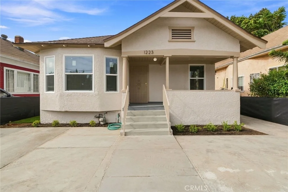 Unit for sale at 1223 E 35th, Los Angeles, CA 90011