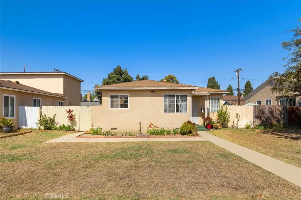 Unit for sale at 2725 Adriatic Avenue, Long Beach, CA 90810