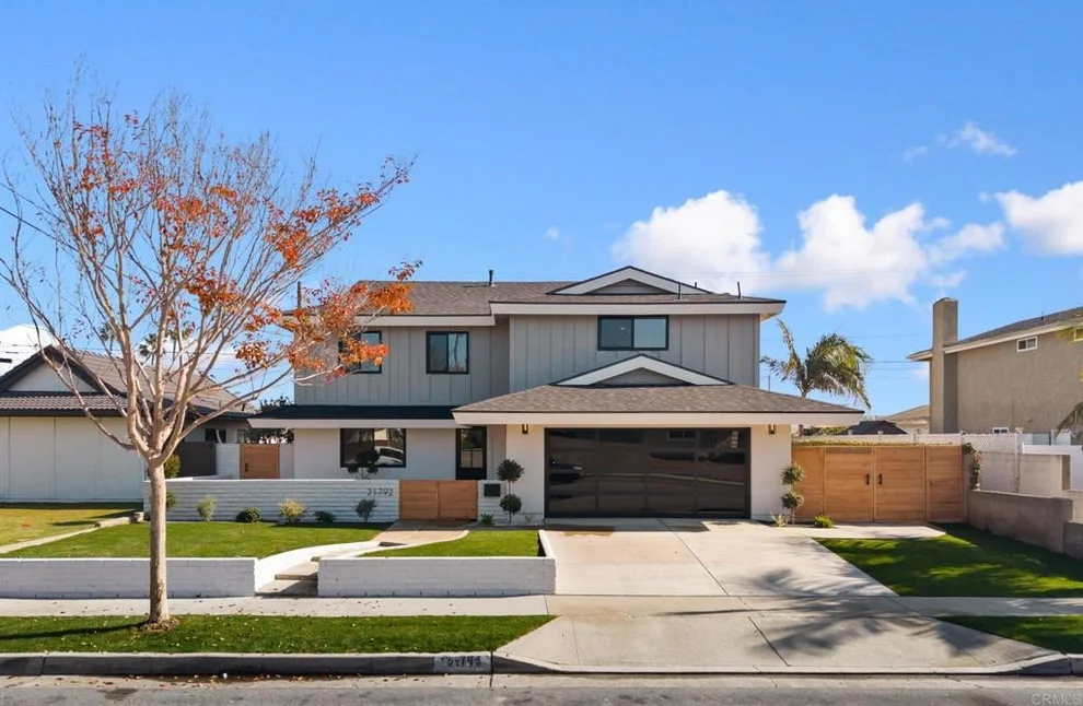 Unit for sale at 21792 Kaneohe Ln, Huntington Beach, CA 92646
