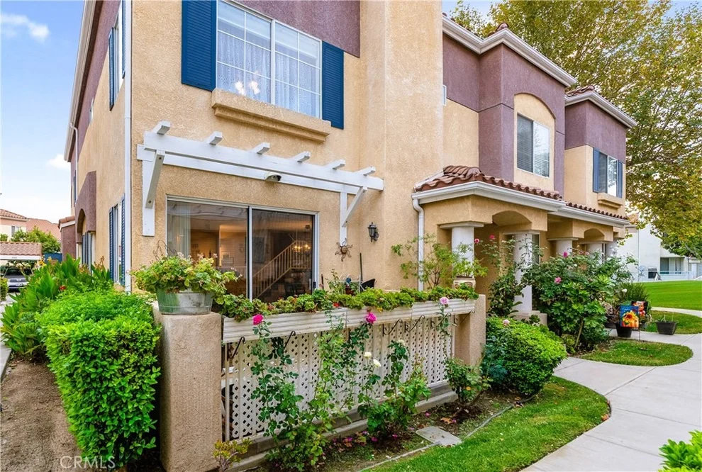 Unit for sale at 27010 Karns Court, Canyon Country, CA 91387