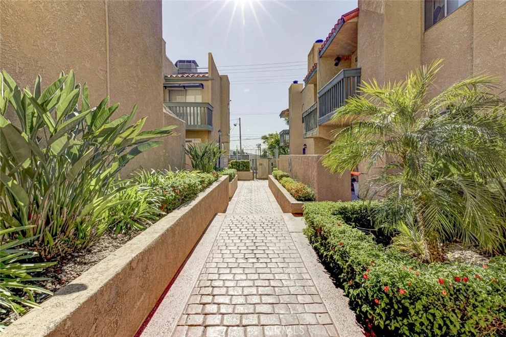 Unit for sale at 10260 Plainview Avenue, Tujunga, CA 91042