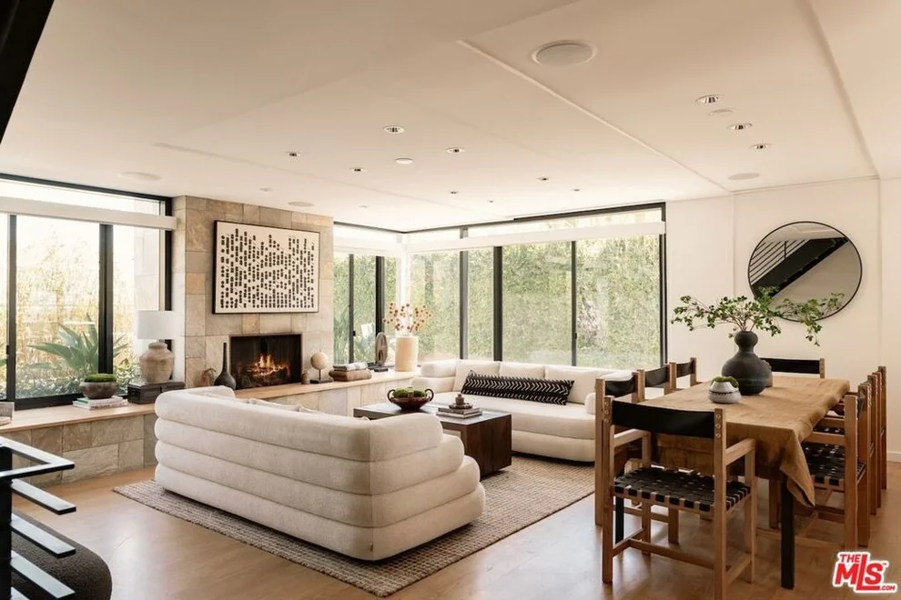 Unit for sale at 2726 Montana Avenue, Santa Monica, CA 90403